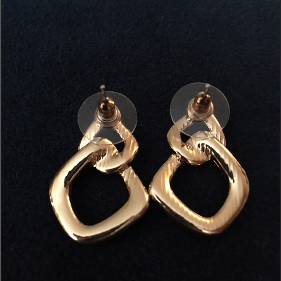 Gold Tone Pierced Earrings Fashion Jewelry Retro - Picture 2 of 2